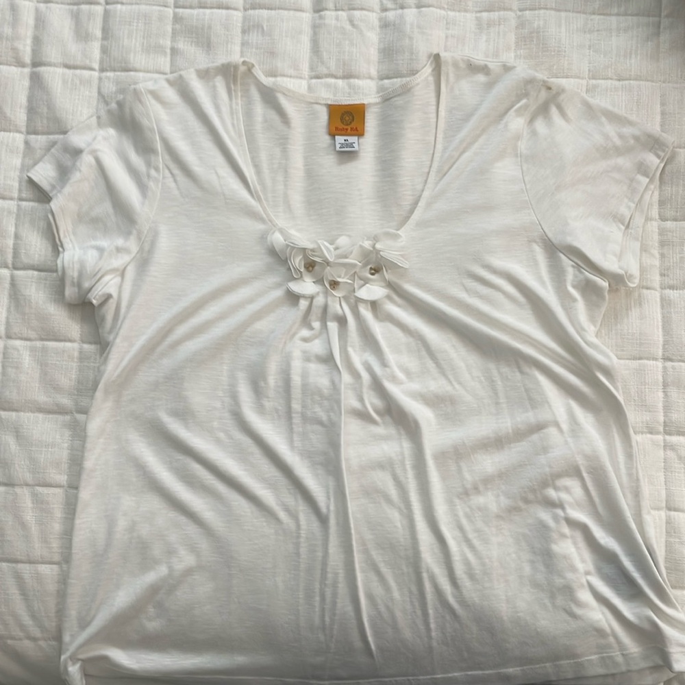 White casual top